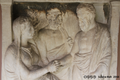 Antikes Grabrelief Museum von Karameikos.png